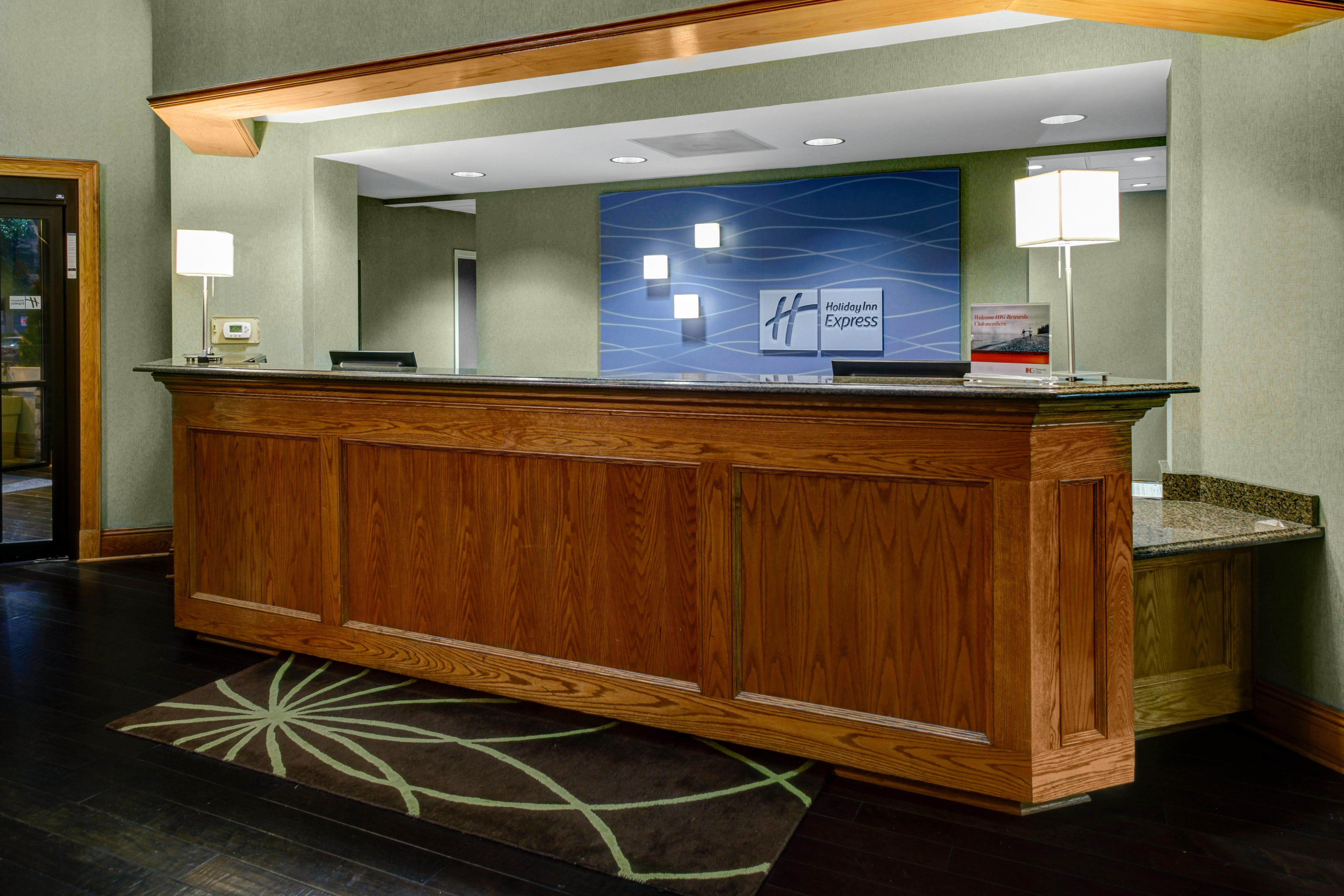 Holiday Inn Express Hotel & Suites Atlanta Buckhead By Ihg Exterior foto