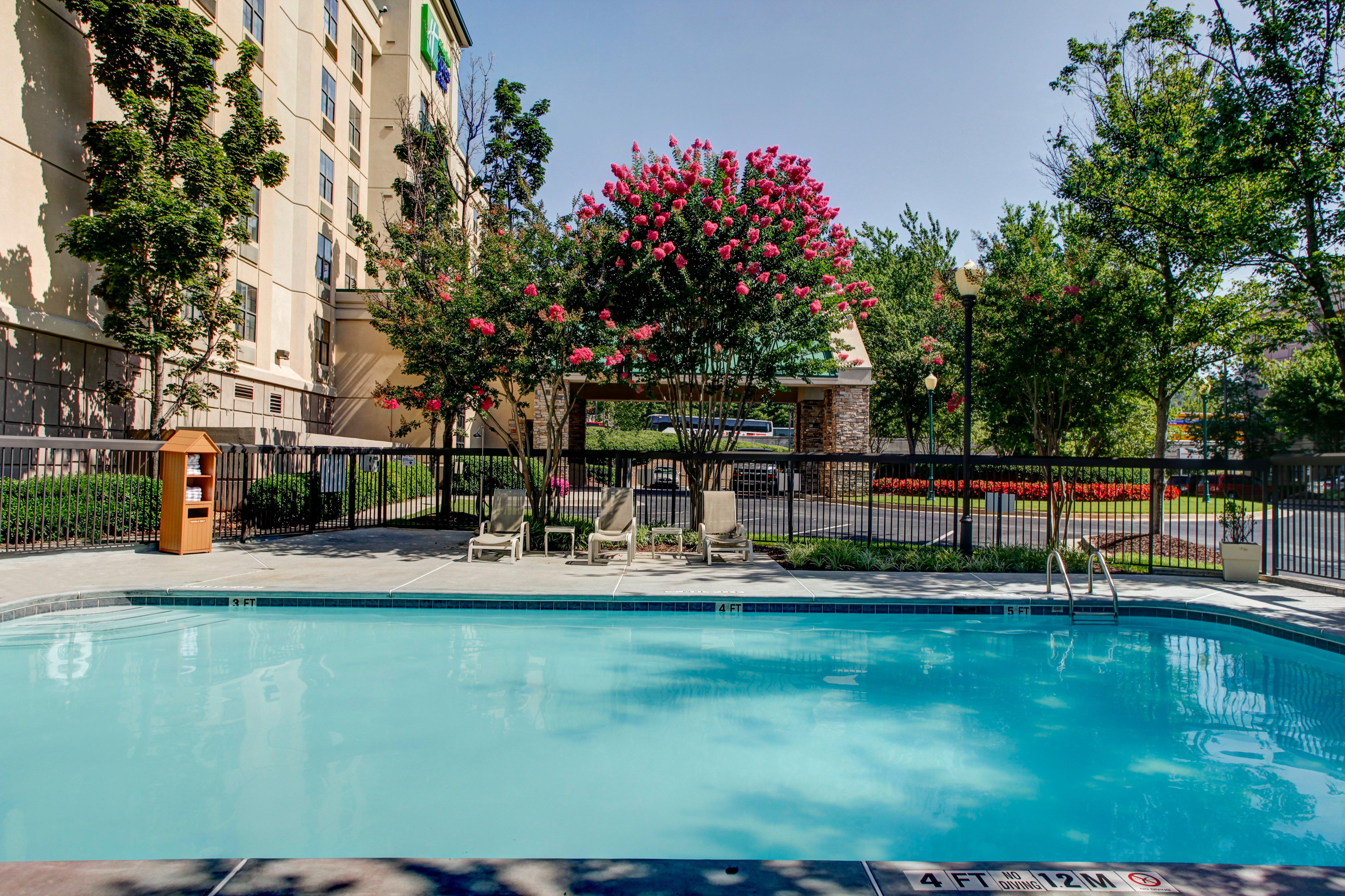 Holiday Inn Express Hotel & Suites Atlanta Buckhead By Ihg Exterior foto