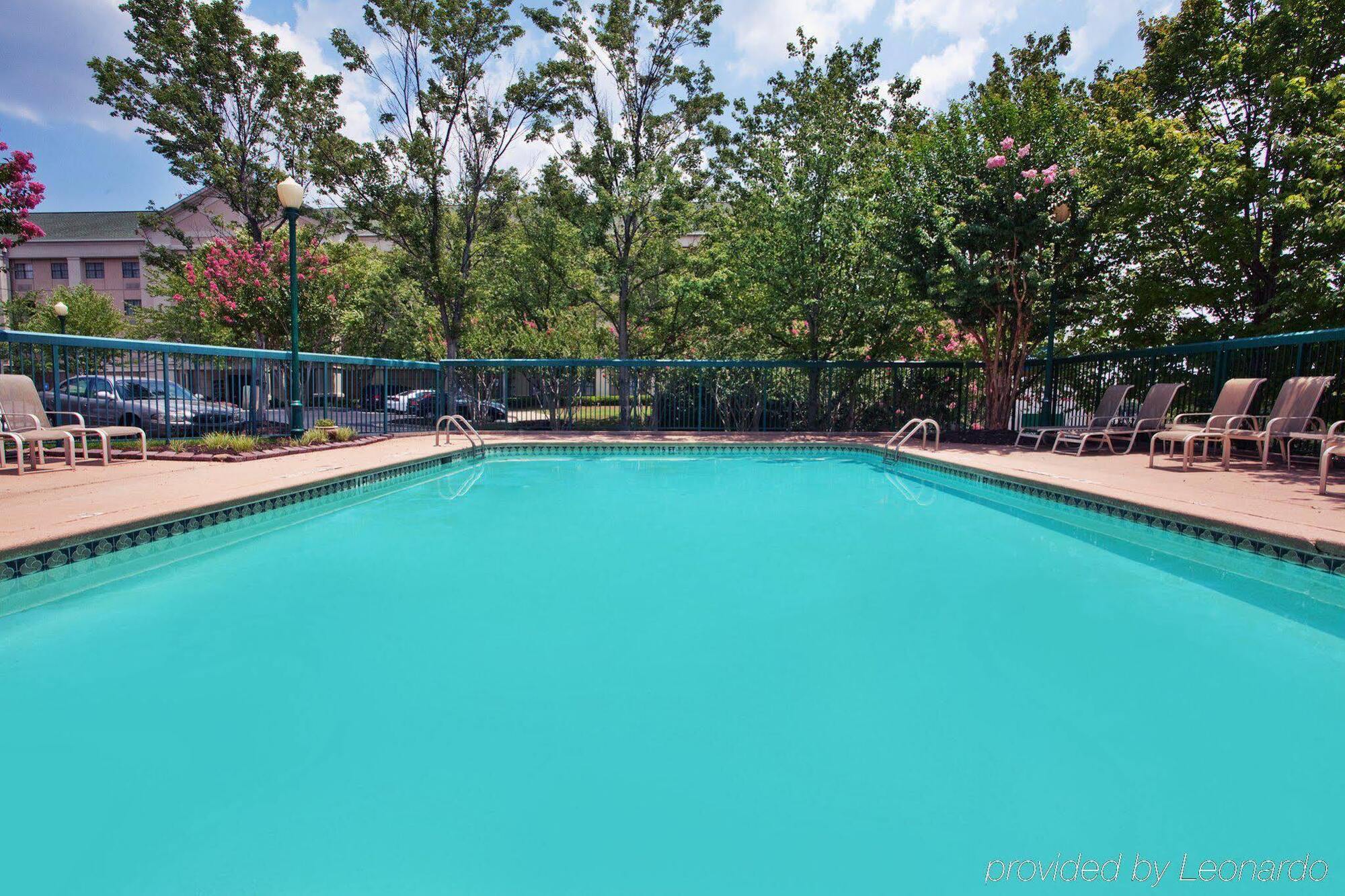 Holiday Inn Express Hotel & Suites Atlanta Buckhead By Ihg Exterior foto
